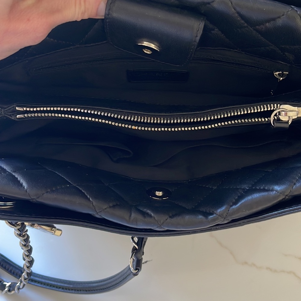 Chanel black quilted leather shoulder bag - Picture 5 of 8